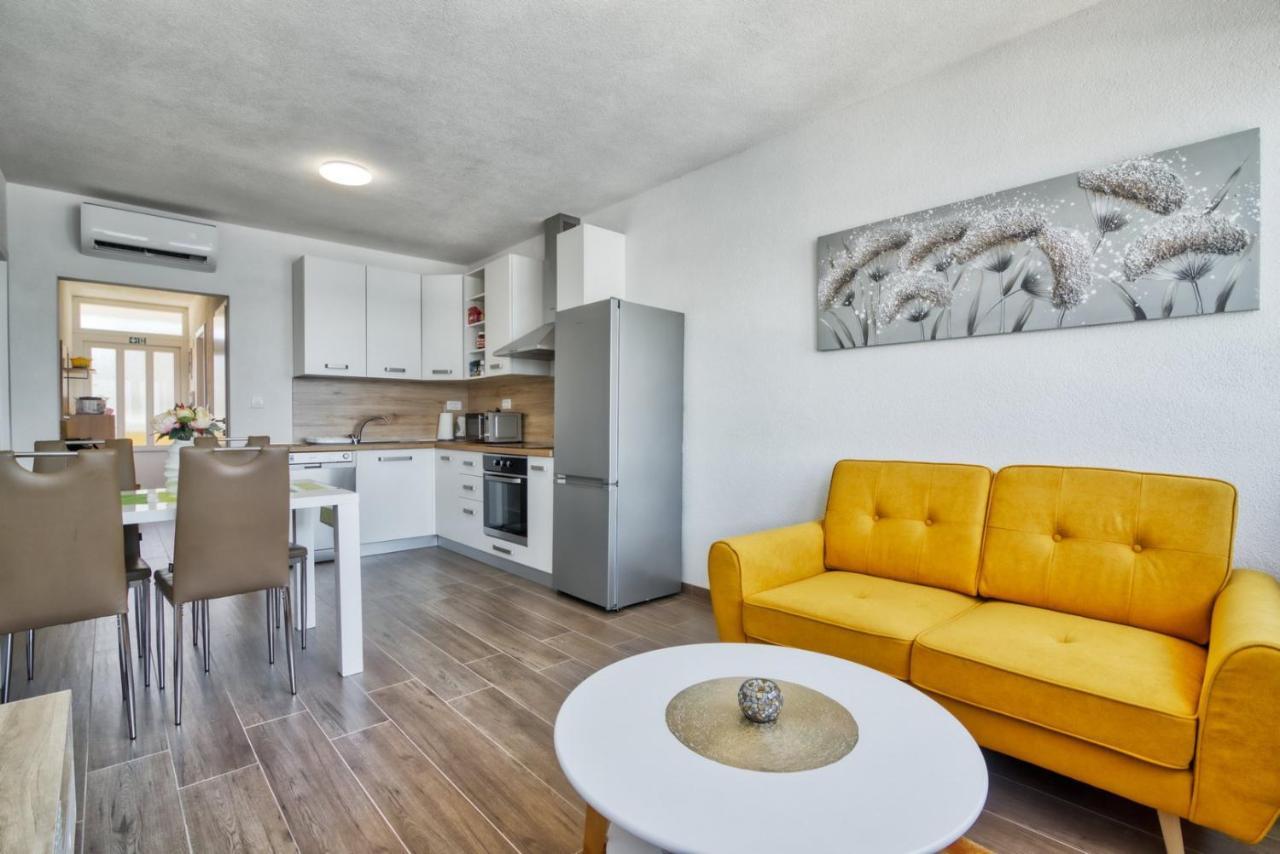 PUY Apartment Marina With Sea View מראה חיצוני תמונה